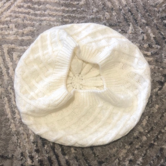 NWOT - Round knit hat - Picture 2 of 4